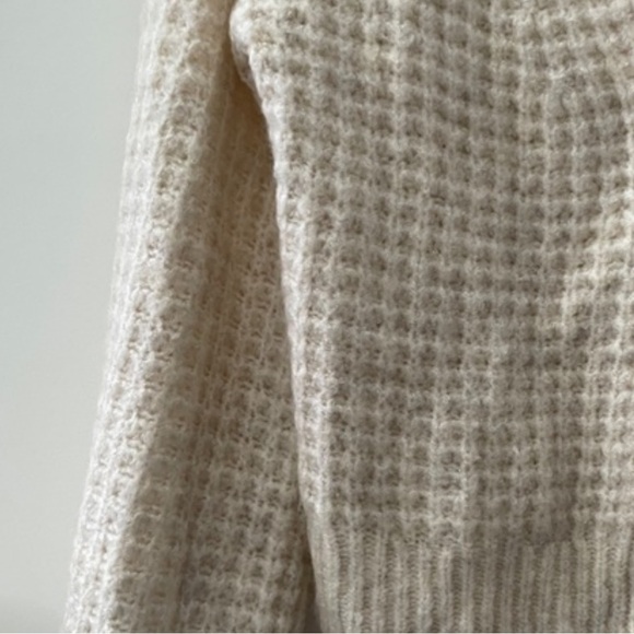Abercrombie Cropped Waffle Sweater - Picture 4 of 4